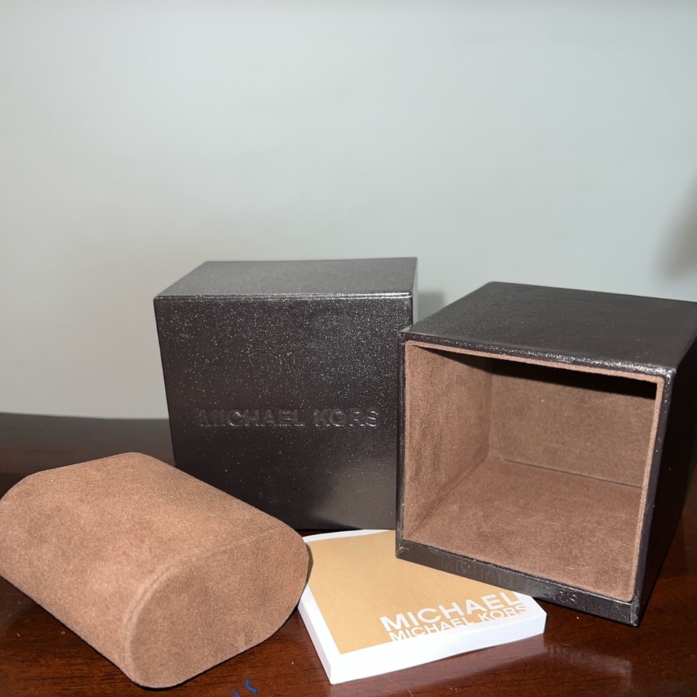 Michael Kors Empty Watch Storage Display Box Protective Case W/Pillow and Manual